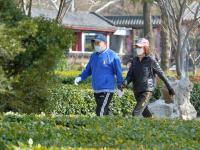 戴口罩、不扎堆……实拍沧口公园锻炼者：谢谢自律的你
