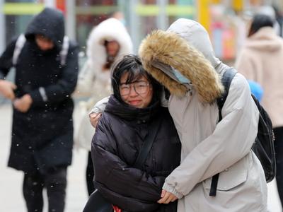 两股冷空气无缝衔接！大风沙尘雨雪齐上阵，气温开启震荡模式