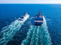 跨昼夜补给！“航母奶妈”与万吨大驱同框现身