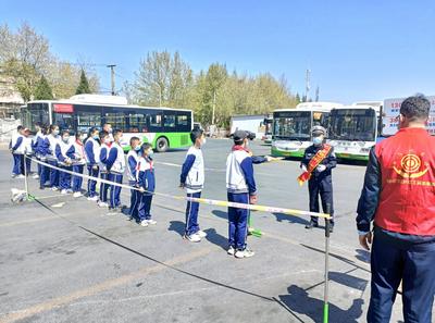 绷紧道路交通“安全弦”！青岛这个课堂不一般