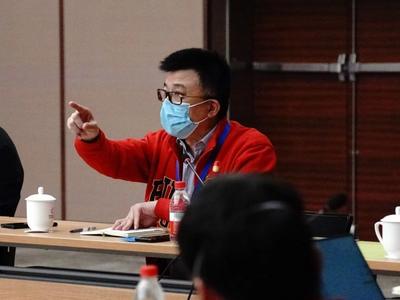陈尔真：上海感染人数正慢慢降下来，方舱开始“床等人”
