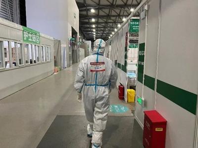 上海新增感染数4月以来首次下降，专家：是否拐点还需观察
