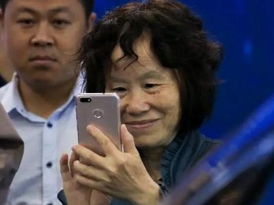 今天微信朋友圈上线十周年，还记得你发的第一条是什么吗？