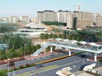 青岛这所小学附近要建过街天桥