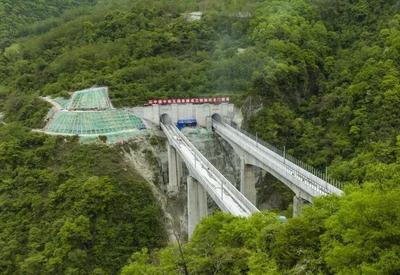 历经十年，成兰铁路终于“跃龙门”！