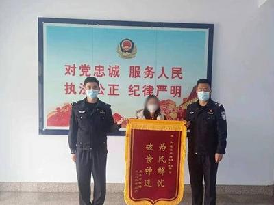 被卖掉的旧冰箱内有5万元存单和重要证件，民警及时帮忙找到收废品人员