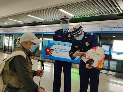 打造移动消防安全知识“宣传站”！青岛地铁“消防宣传号”主题列车首发