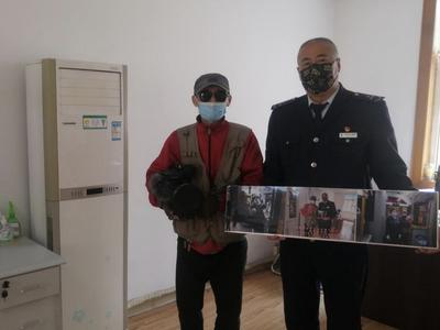 爱心伞、感谢信……青岛公交车厢内频频上演暖心互动