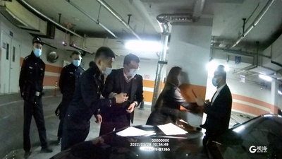 抢钥匙、堵出口、撞干警......市南法院一天扣押“老赖”六辆豪车背后的故事