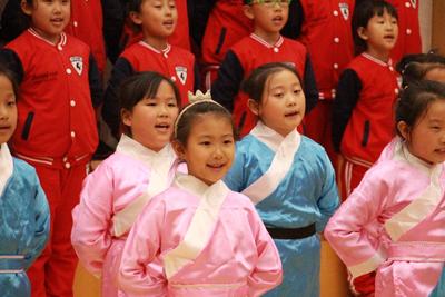 青岛虎山路小学：日日熟读《论语》能背诵，书香溢满校园