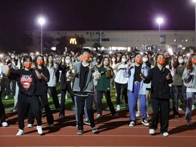 因疫情封校后的大学生想跳广场舞？安排！