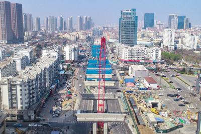 奋进新征程，青岛更精彩②|最新航拍：辽阳路交通结建工程，场面火热