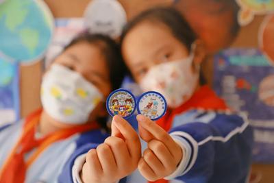小学生设计核酸检测小贴纸，有才又有爱！ 