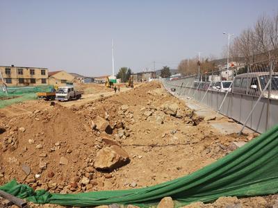 记者在现场｜崂山区枣山东路拓宽工程预计今年年底完工