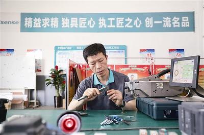 钻研技术，在车间一线找到拼搏价值