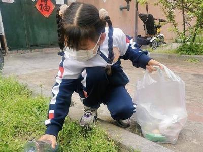 青岛洮南路小学开展“致敬最美劳动者”劳动节主题教育活动