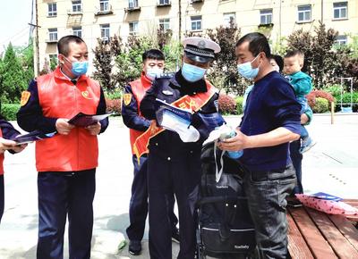 维护良好交通秩序，安全文明出行！他们在行动......