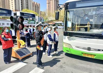 绷紧道路交通“安全弦”！青岛这个课堂不一般