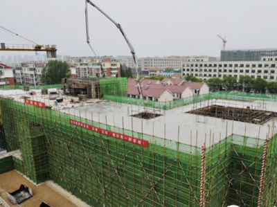 西海岸新区两所幼儿园主体封顶