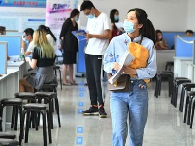 准职场新人等群体！零基础速成班走红，“躺赚”背后套路几何？