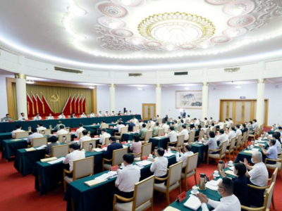 省第十二次党代会主席团举行第二次会议