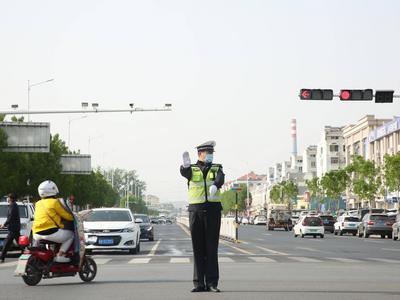 出动警力1.2万余人次，“五一”假期期间青岛交通安全形势总体平稳