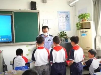 点赞！小学生赏花，顺便立了个功！