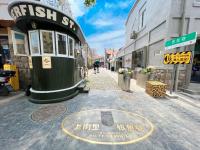 网红店里品味旧时光，百米老街“秀”出新模样