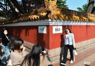 五一假期大学路“网红墙”又火了