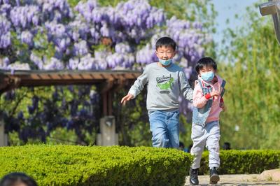 天真灿烂的笑脸，是假日最美的风景