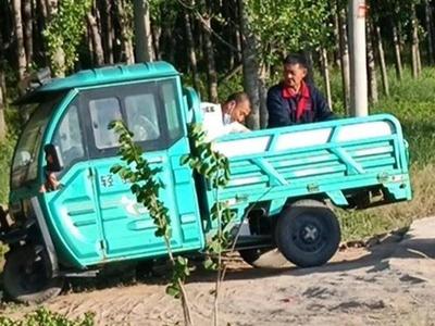 文明在身边 | 爱老敬老、推车解堵、扶车救人……青岛街头频现热心人的身影