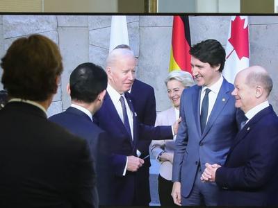 美国参议员以一己之力推迟400亿援乌案表决