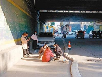 西安3岁男童掉入下水道，失联第四天搜救仍在继续
