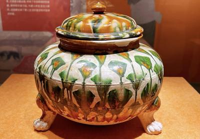 陶俑、三彩器……120余件唐代文物精品在青展出，速打卡