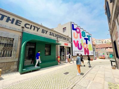 网红店里品味旧时光，百米老街“秀”出新模样