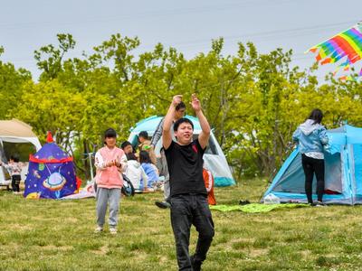 五米长的八爪鱼风筝见过没？这处湿地公园成假期好去处