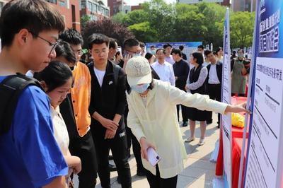 摆摊招贤，能者揭榜！山东科技大学举办首届大创计划“双选会”