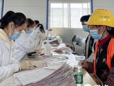 3700多人在项目现场体检，中建三局青岛京东方项目“五一”假期给工人送健康