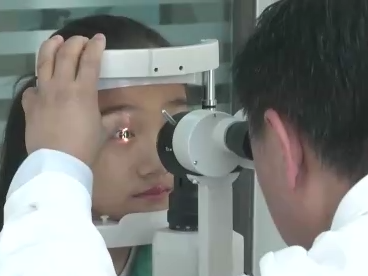 中医按摩、护眼贴、3D训练……一个月摘眼镜？儿童近视康复治疗市场乱象调查