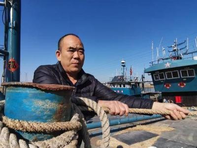 青岛城阳：老船长以命相搏，惊涛骇浪中勇救7人