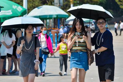 南方高温缩减但依然闷热，西北多地有明显降温凉意显现