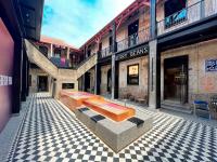 网红店里品味旧时光，百米老街“秀”出新模样