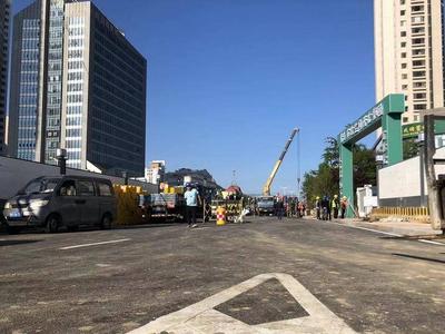 今日起路口施工调流，海尔路-银川路立交项目开始主桥桩基施工