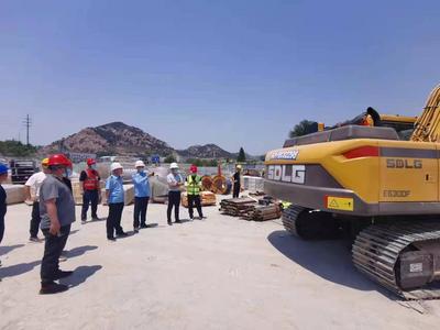 地铁4号线非道路移动机械集中联合执法行动，发现排放超标设备2台并立案查处