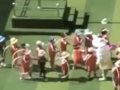 甘肃一幼儿园老师击打多名学生头部，教体局已介入