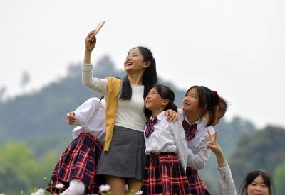 “小小溪流”唱响大山留守儿童的歌