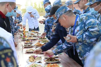 军营版“满汉全席”，“味”你而来