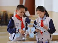 科技活动周：点亮航空梦，学生巧手制作“空间站”