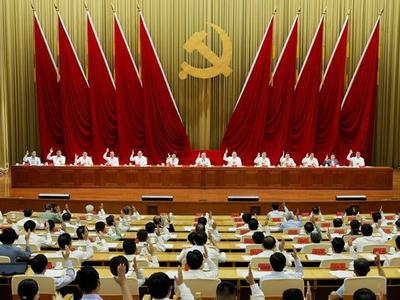 省第十二次党代会举行预备会议和主席团第一次会议