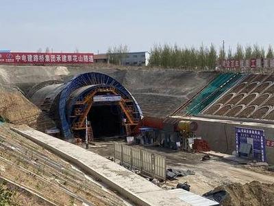单洞双线隧道，全线计划2024年建成通车！莱荣铁路青岛段唯一隧道贯通